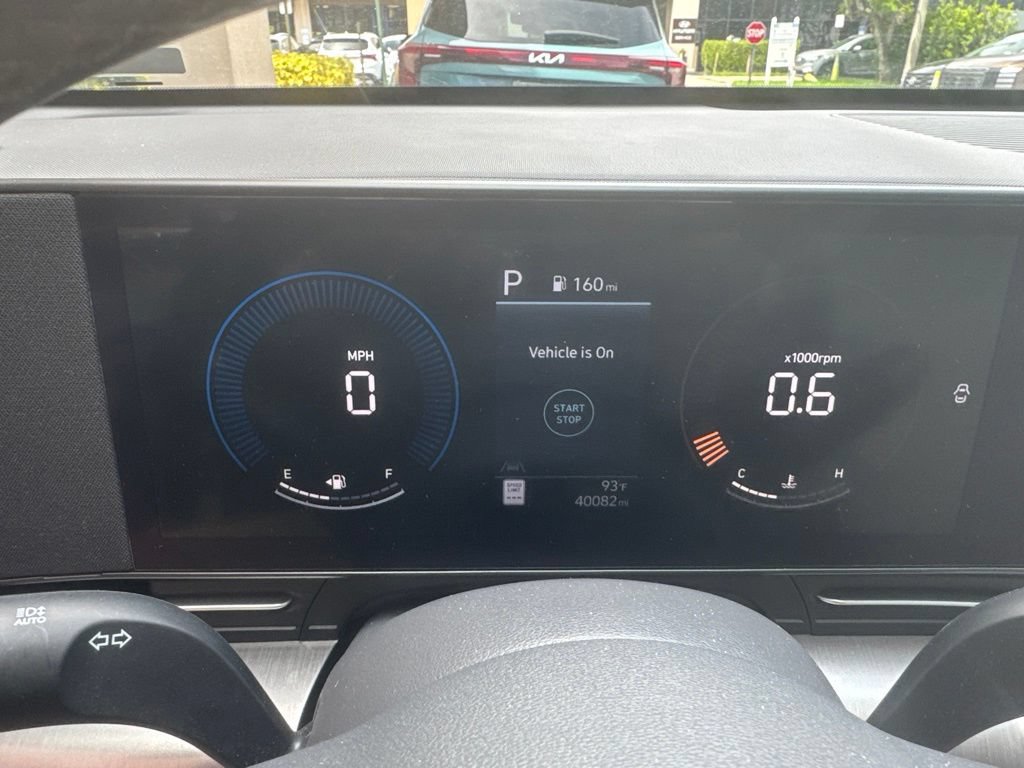 Certified 2025 Hyundai Kona SEL FWD image 31