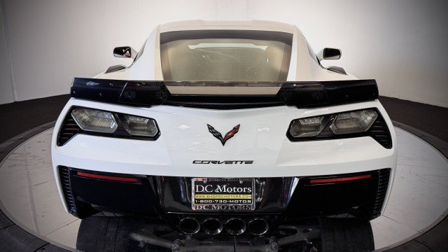 Used 2015 Chevrolet Corvette Z06 w/ 3LZ Preferred Equipment Group RWD image 27