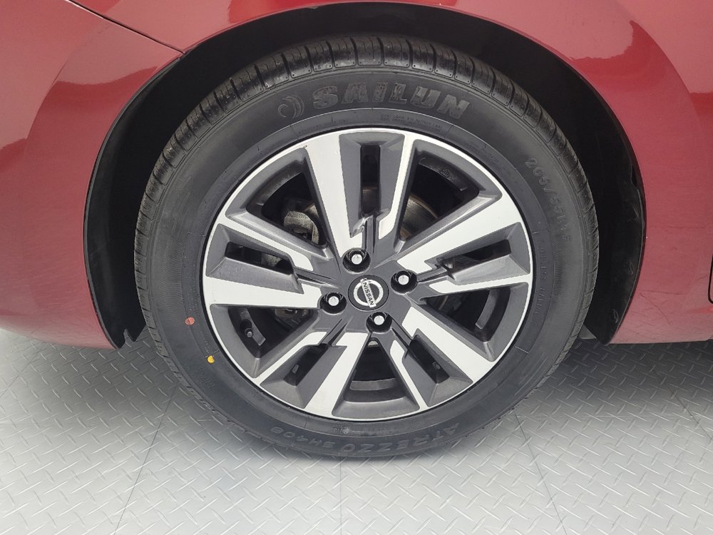 Used 2021 Nissan Versa SV FWD image 31