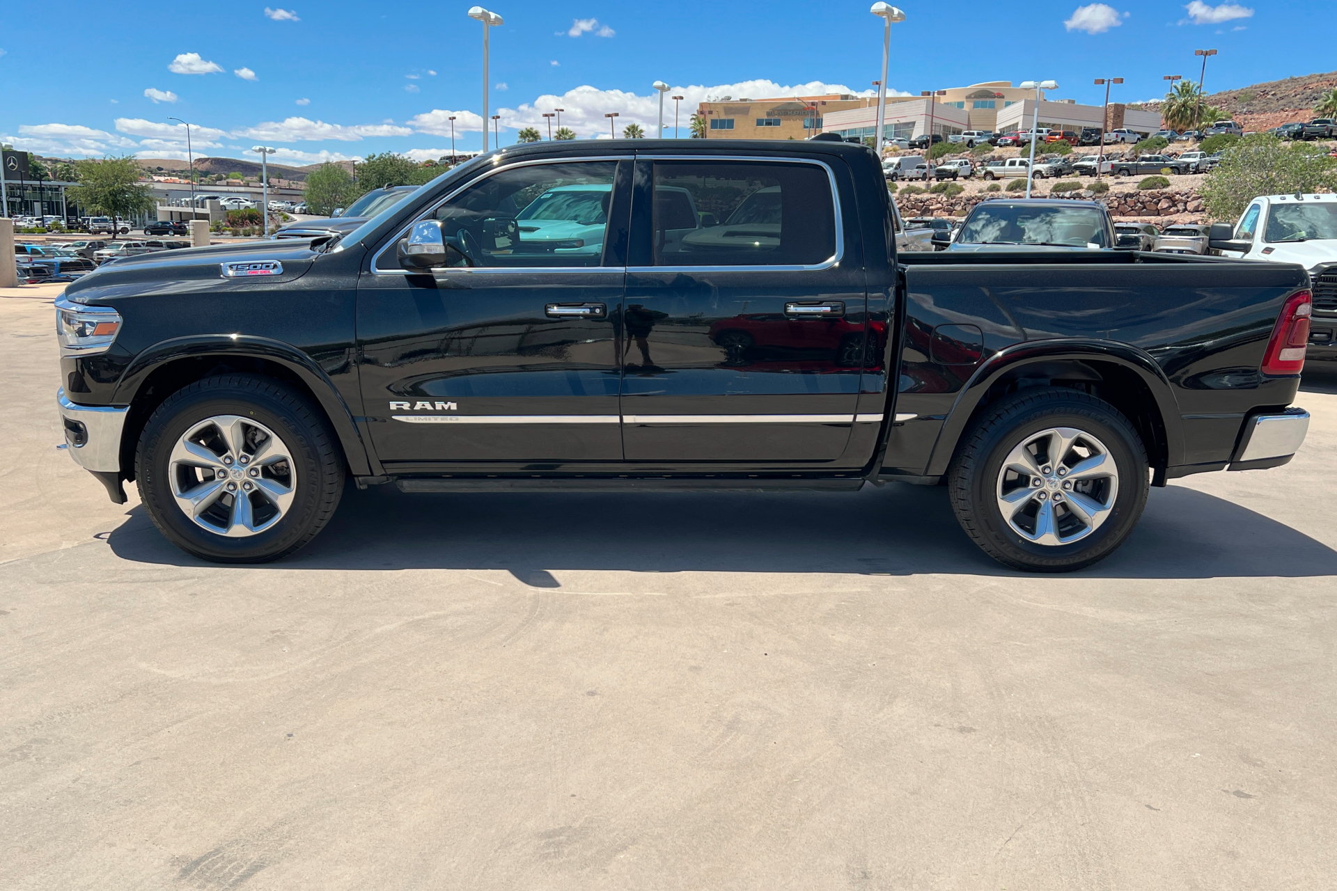 Used 2022 RAM 1500 Limited AWD/4WD image 2