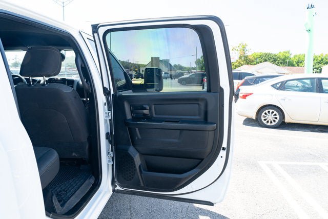 Used 2024 RAM 3500 Tradesman w/ Chrome Appearance Group AWD/4WD image 17
