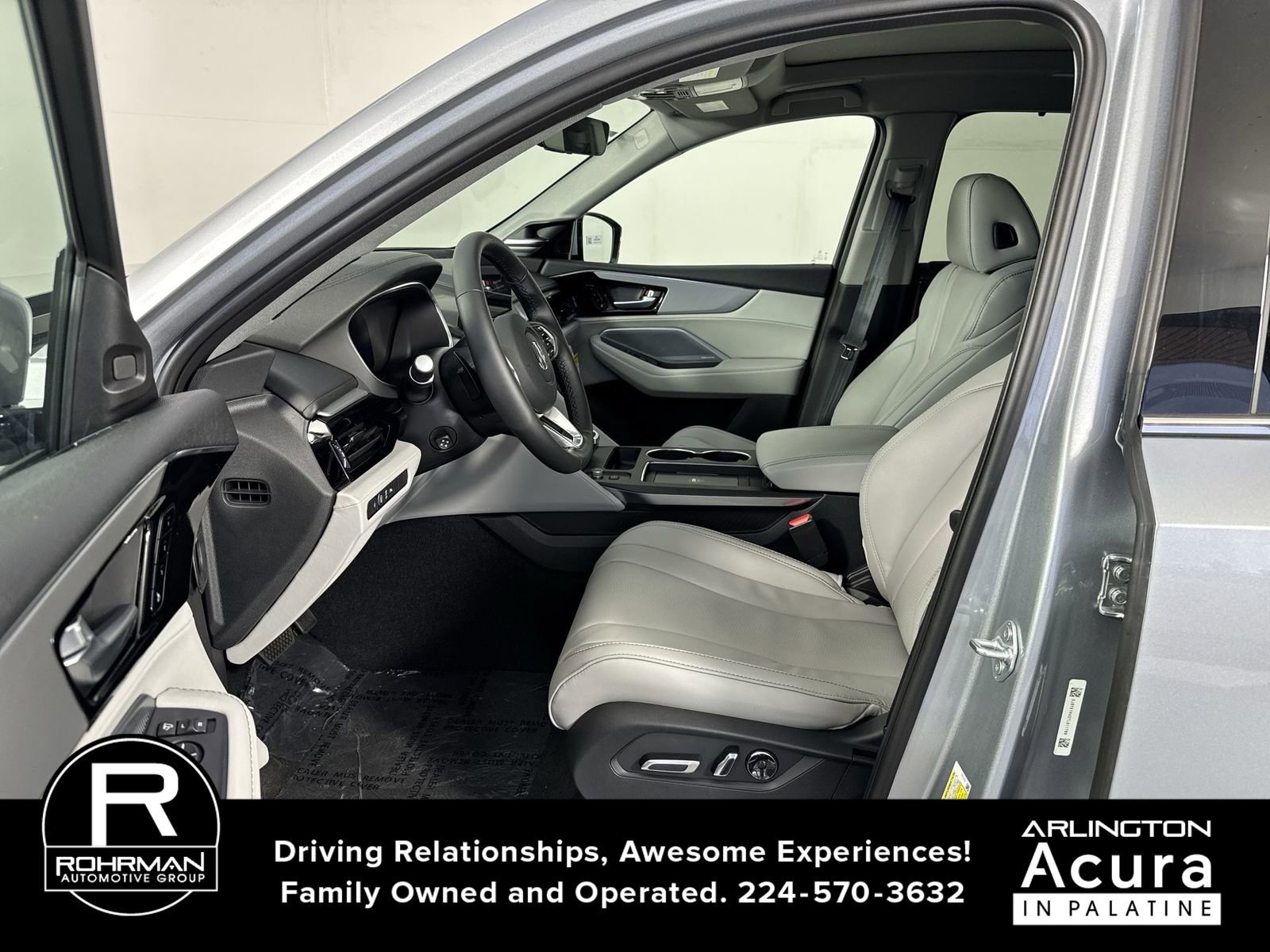 Used 2026 Acura MDX SH-AWD w/ Technology Package image 4