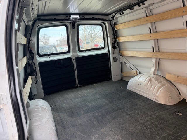 Used 2021 GMC Savana 2500 w/ Driver Convenience Package RWD image 16