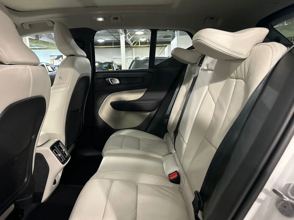 Certified 2023 Volvo XC40 B5 Plus image 22