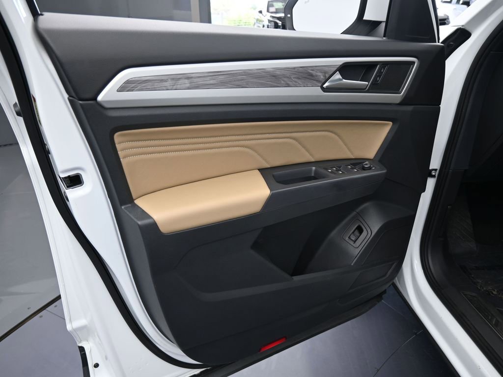 Used 2021 Volkswagen Atlas Cross Sport SE w/ Panoramic Sunroof Package image 17