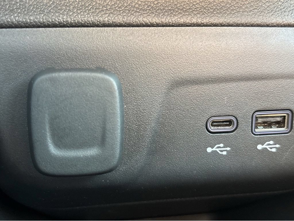 Used 2025 Chevrolet TrailBlazer LT w/ LT Cold Weather Package FWD image 17