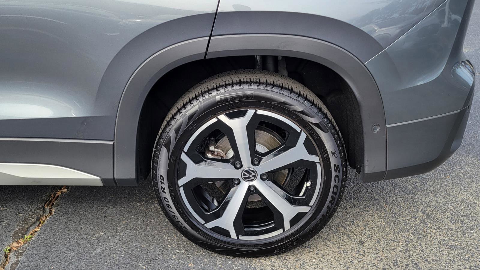 Used 2025 Volkswagen Tiguan SE image 13