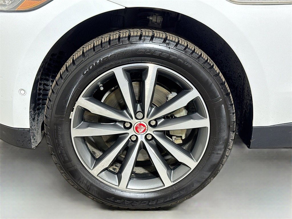Used 2019 Jaguar F-PACE Prestige image 31