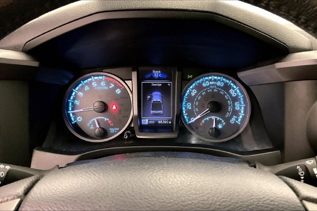 Used 2020 Toyota Tacoma TRD Off-Road AWD/4WD image 29