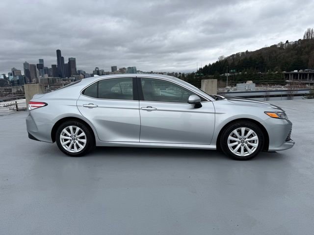 Used 2020 Toyota Camry LE image 4