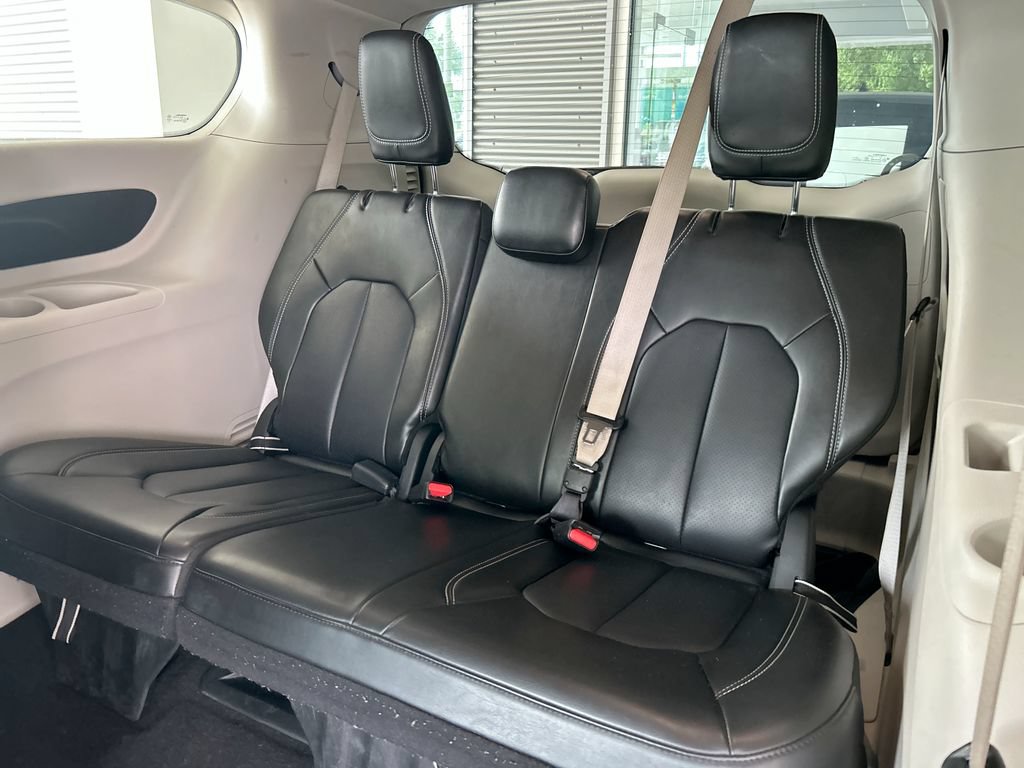 Used 2023 Chrysler Pacifica Touring-L FWD image 37