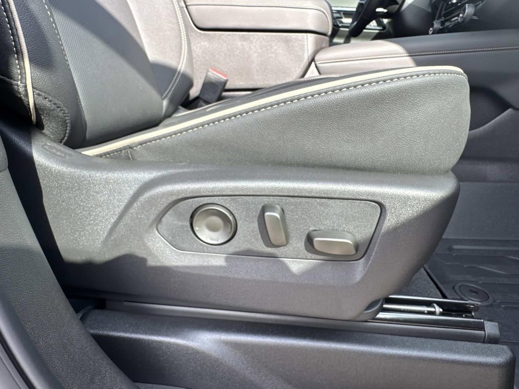 New 2026 Chevrolet Suburban Premier image 14