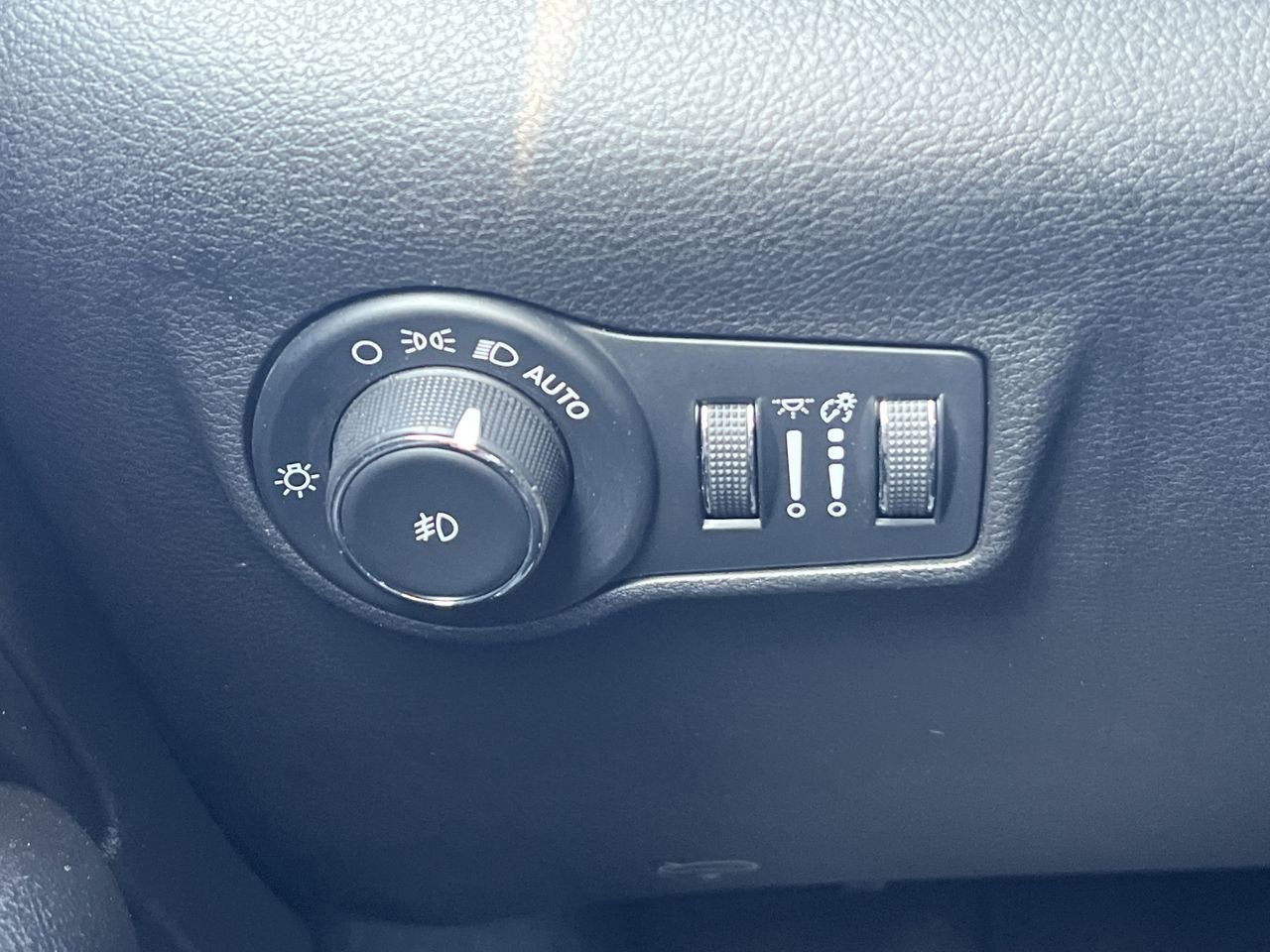 Used 2023 Jeep Compass Trailhawk image 16