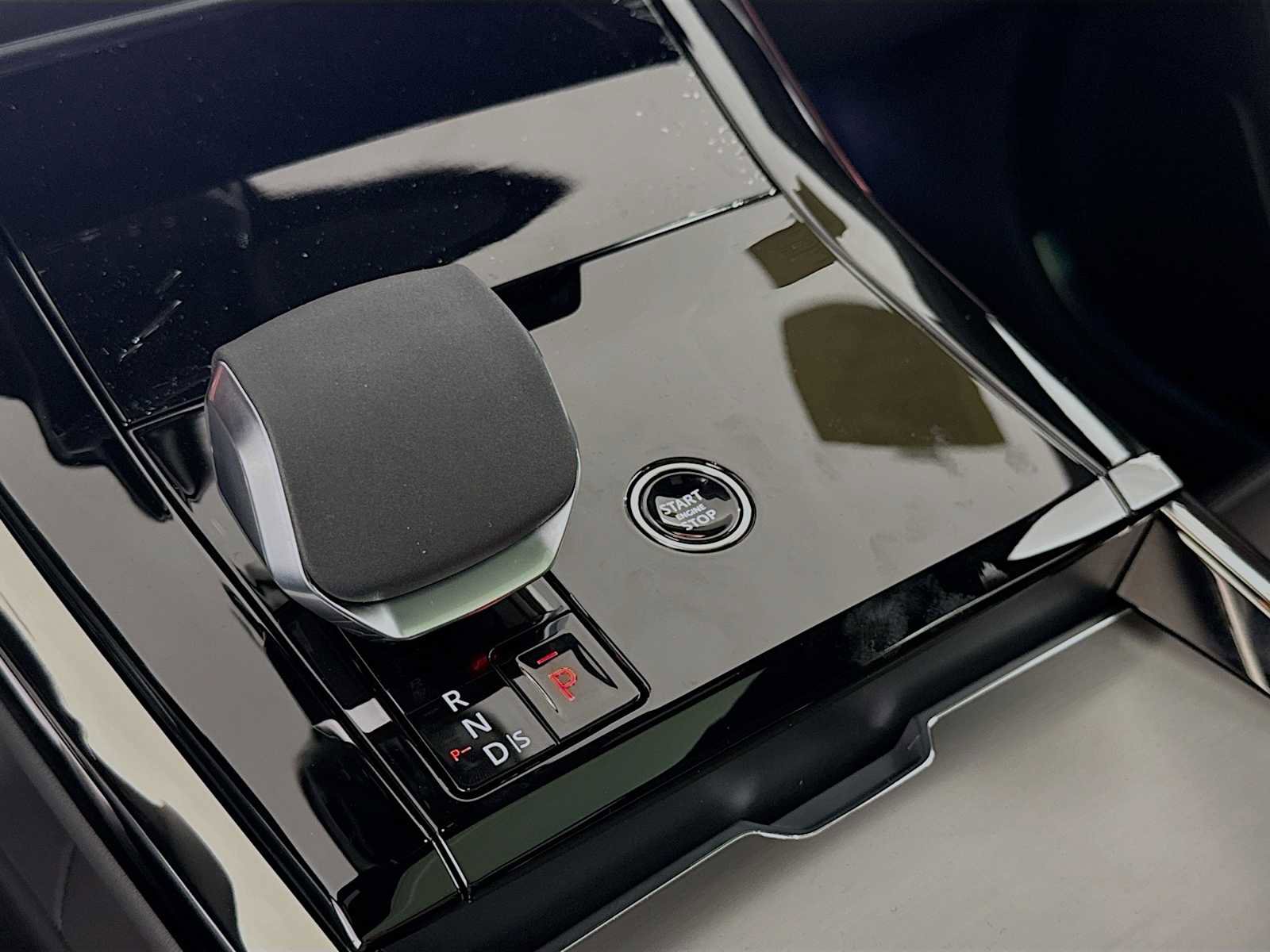 New 2025 Land Rover Range Rover Sport Dynamic SE image 16