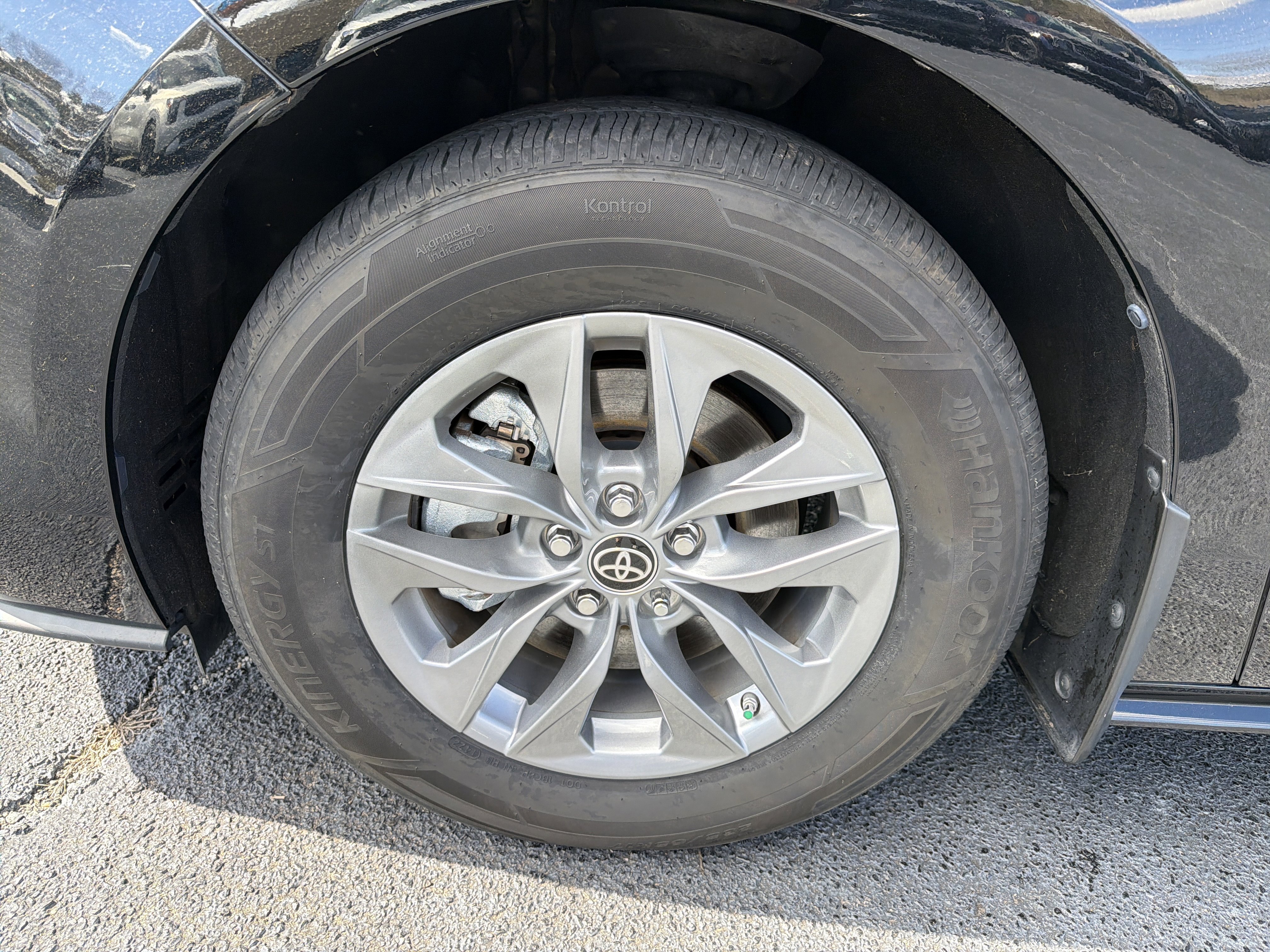 Used 2022 Toyota Sienna XLE image 9