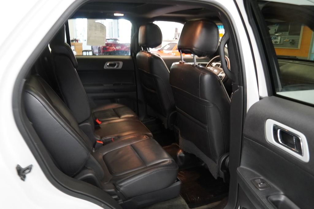 Used 2014 Ford Explorer XLT w/ Equipment Group 202A AWD/4WD image 23