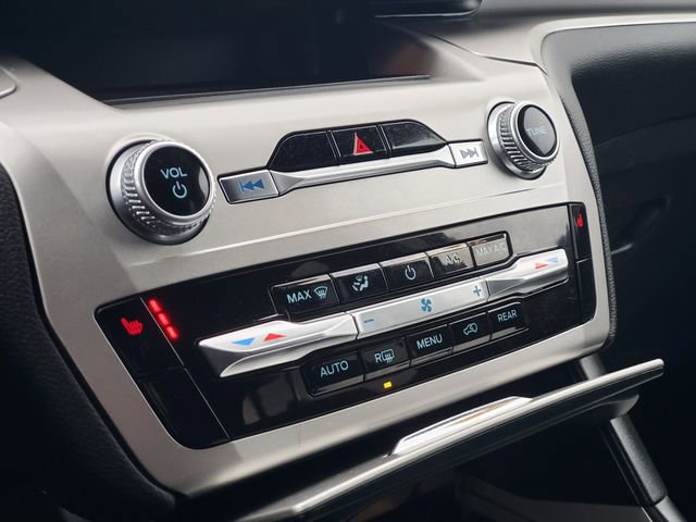 Used 2022 Ford Explorer XLT image 21