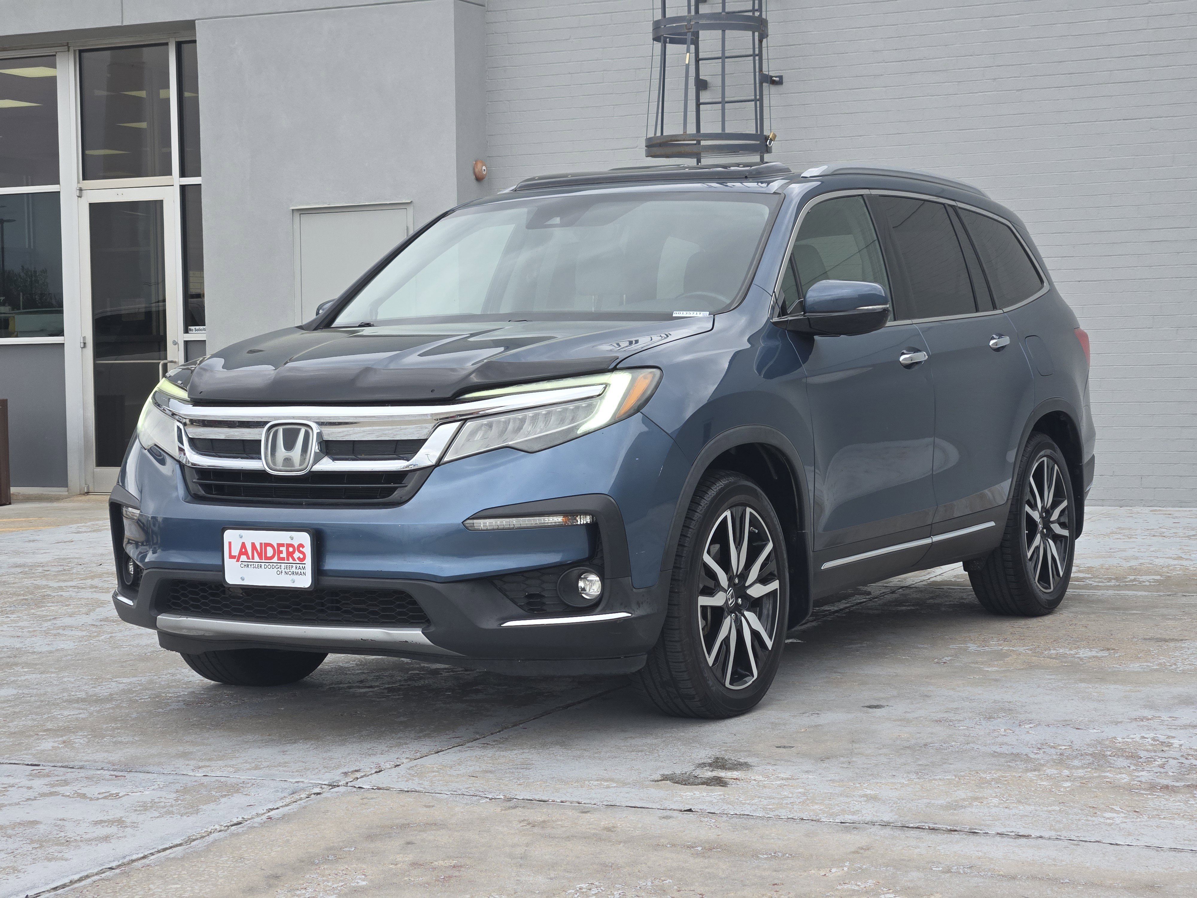 Used 2019 Honda Pilot Touring image 3