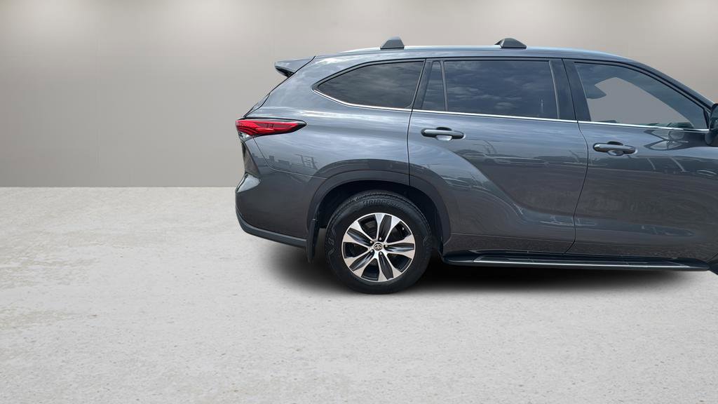 Used 2020 Toyota Highlander XLE FWD image 21