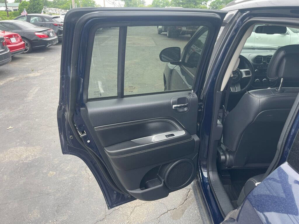 Used 2016 Jeep Compass Latitude image 13