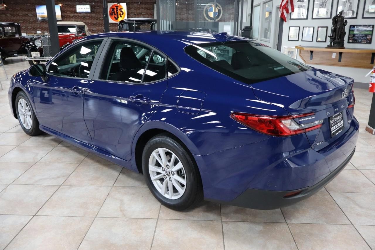 Used 2025 Toyota Camry LE image 3