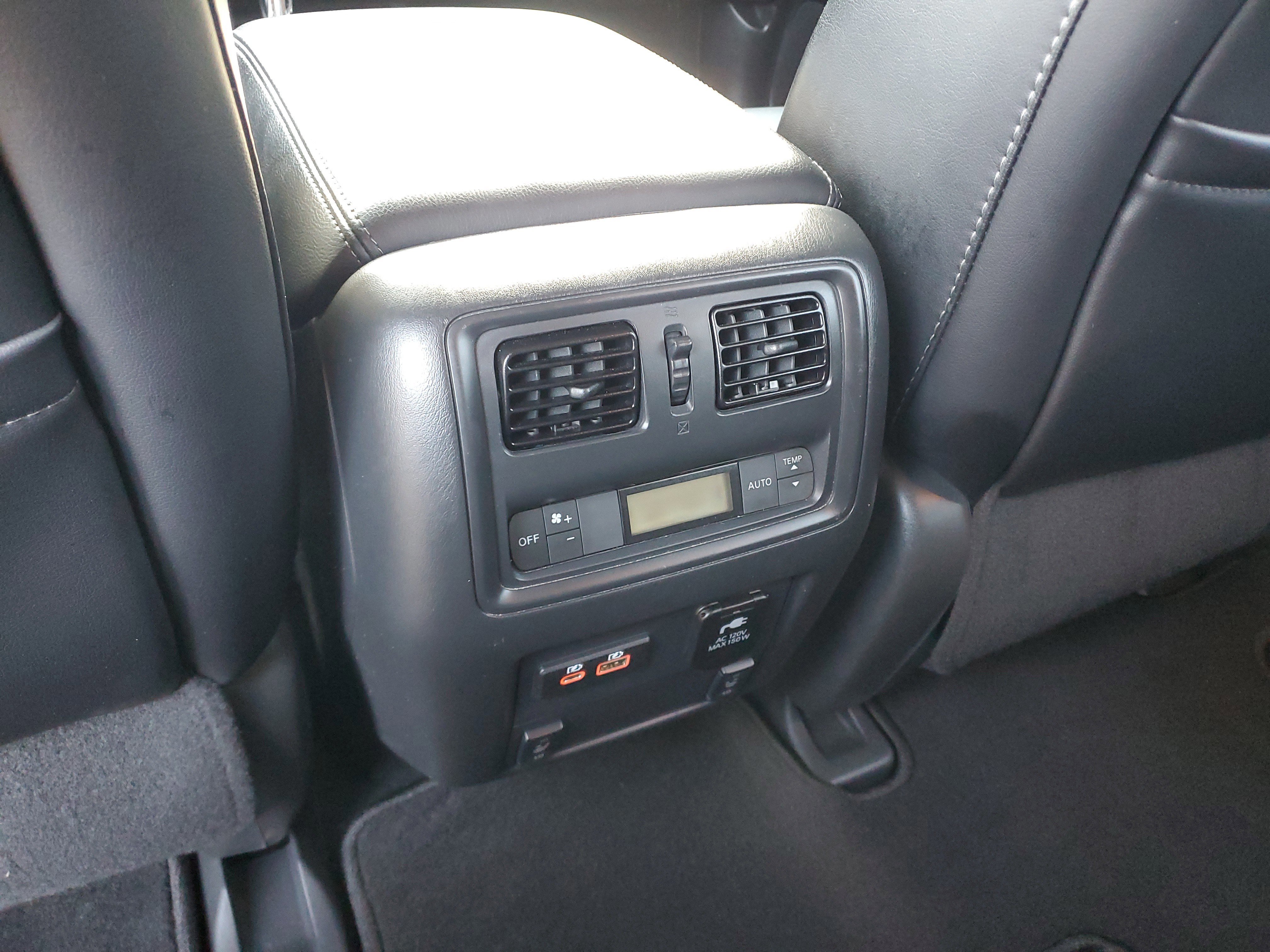 Used 2020 Nissan Pathfinder Platinum image 17