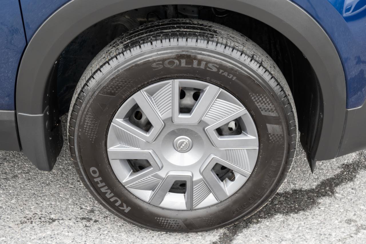 Used 2025 Nissan Kicks S w/ Charging Package FWD image 13