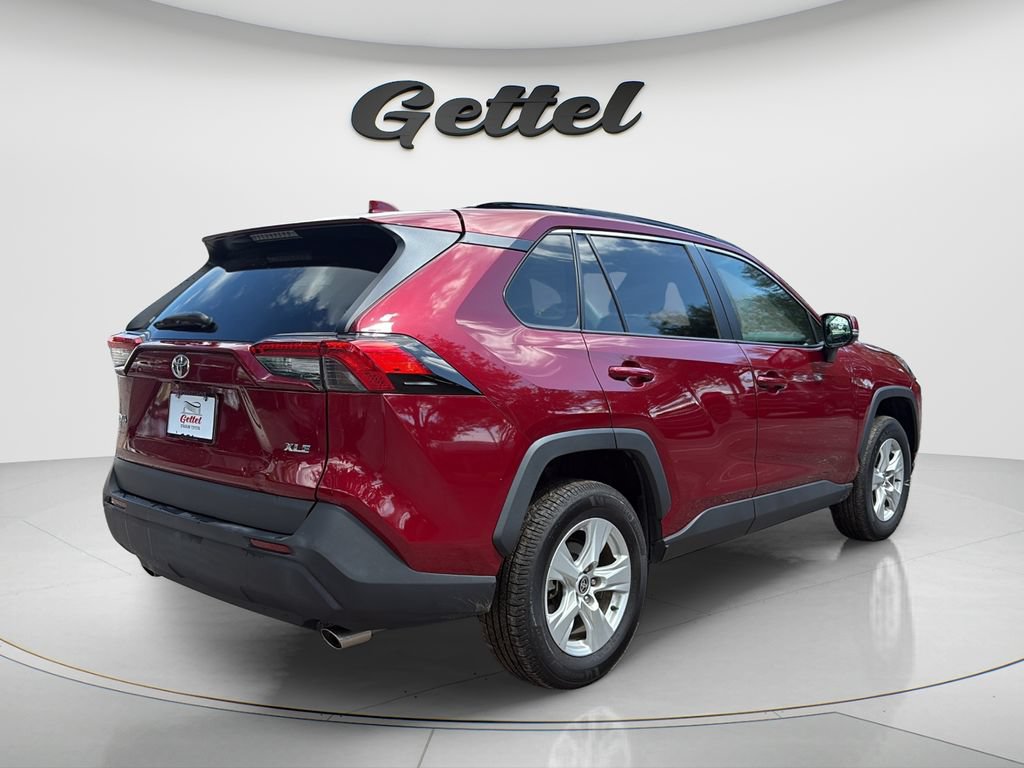 Used 2021 Toyota RAV4 XLE FWD image 5