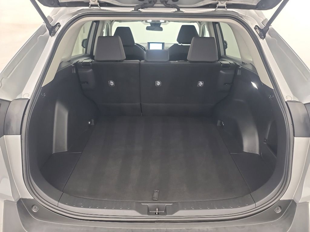 Used 2025 Toyota RAV4 XLE AWD/4WD image 18