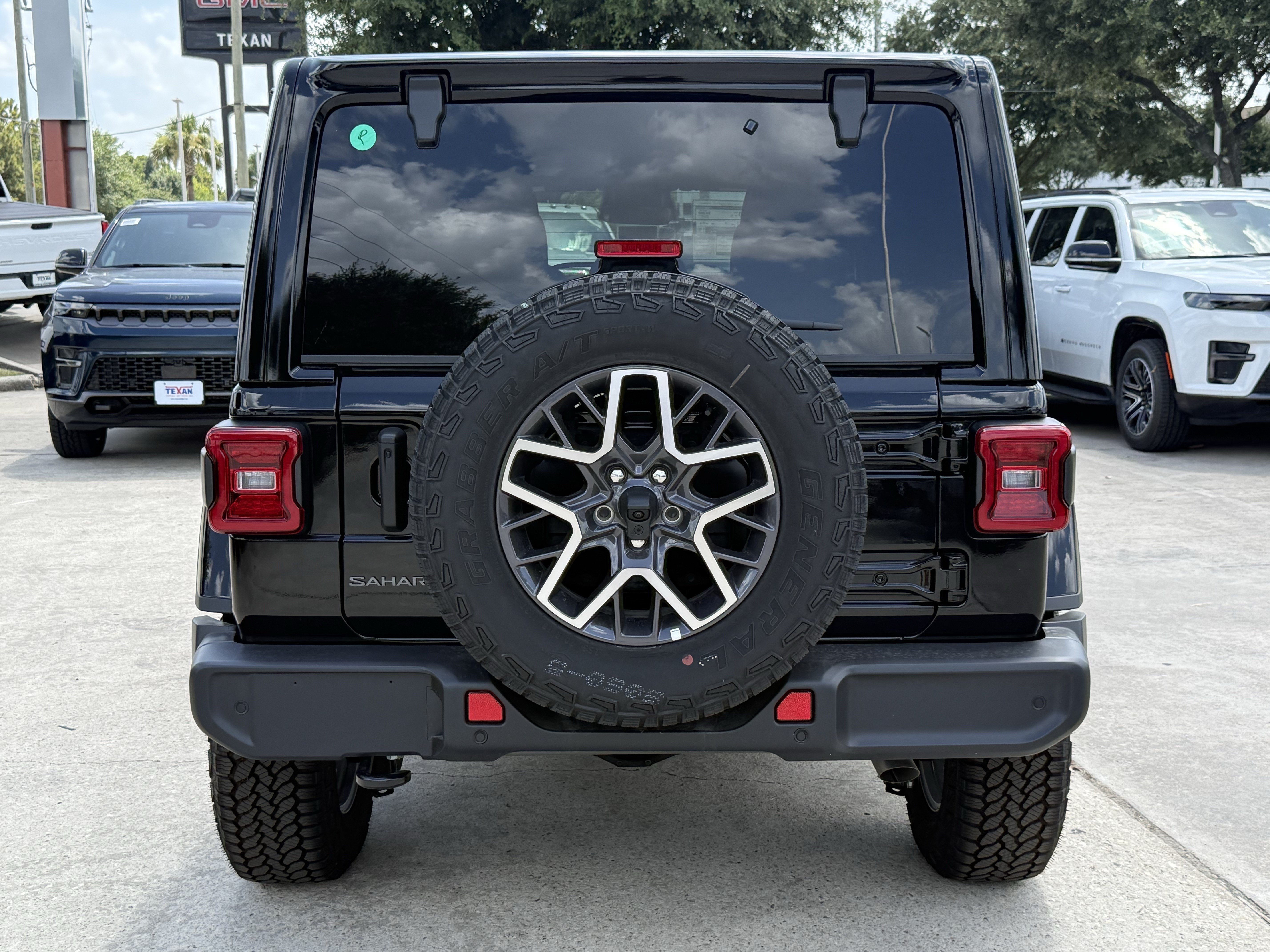 New 2026 Jeep Wrangler Unlimited Sahara AWD/4WD image 6