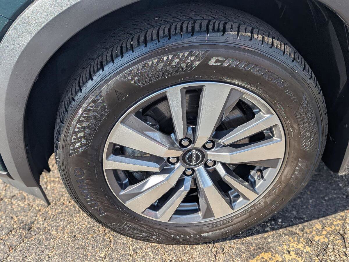 Used 2024 Nissan Pathfinder SL AWD/4WD image 36