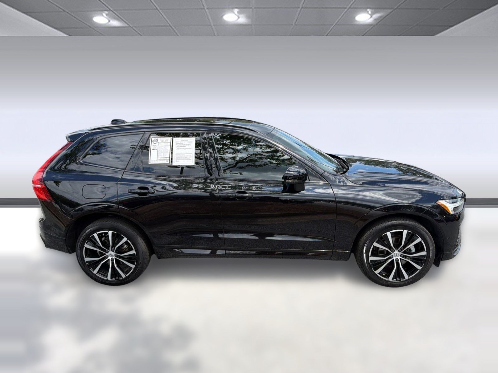 Certified 2024 Volvo XC60 B5 Plus w/ Protection Package Premier AWD/4WD image 8