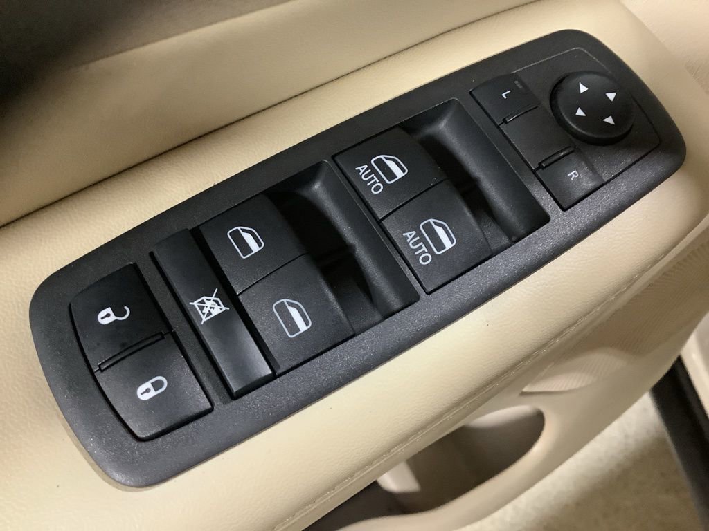 Certified 2022 Jeep Grand Cherokee Laredo E w/ Security & Convenience Group image 23