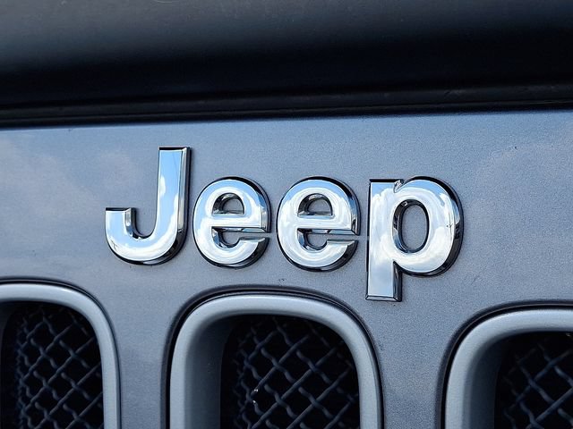Used 2017 Jeep Wrangler Unlimited Sahara w/ Dual Top Group AWD/4WD image 28