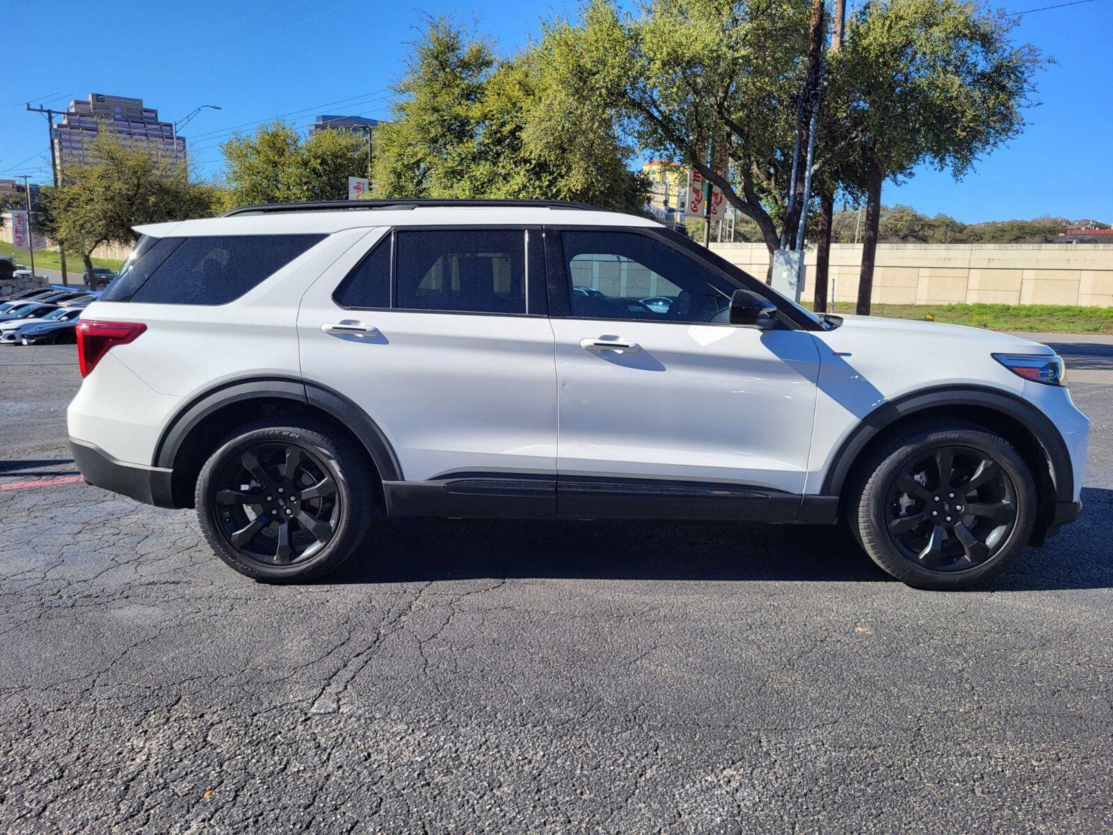 Certified 2023 Ford Explorer ST-Line w/ Class IV Trailer Tow Package image 2
