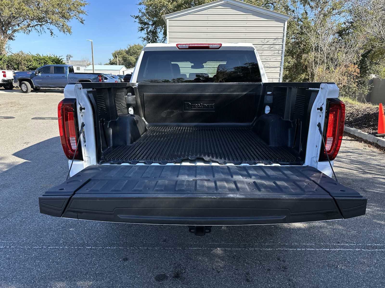 Certified 2025 GMC Sierra 1500 SLT image 25