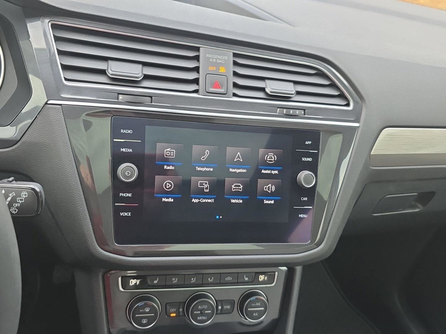 Used 2021 Volkswagen Tiguan SE image 20