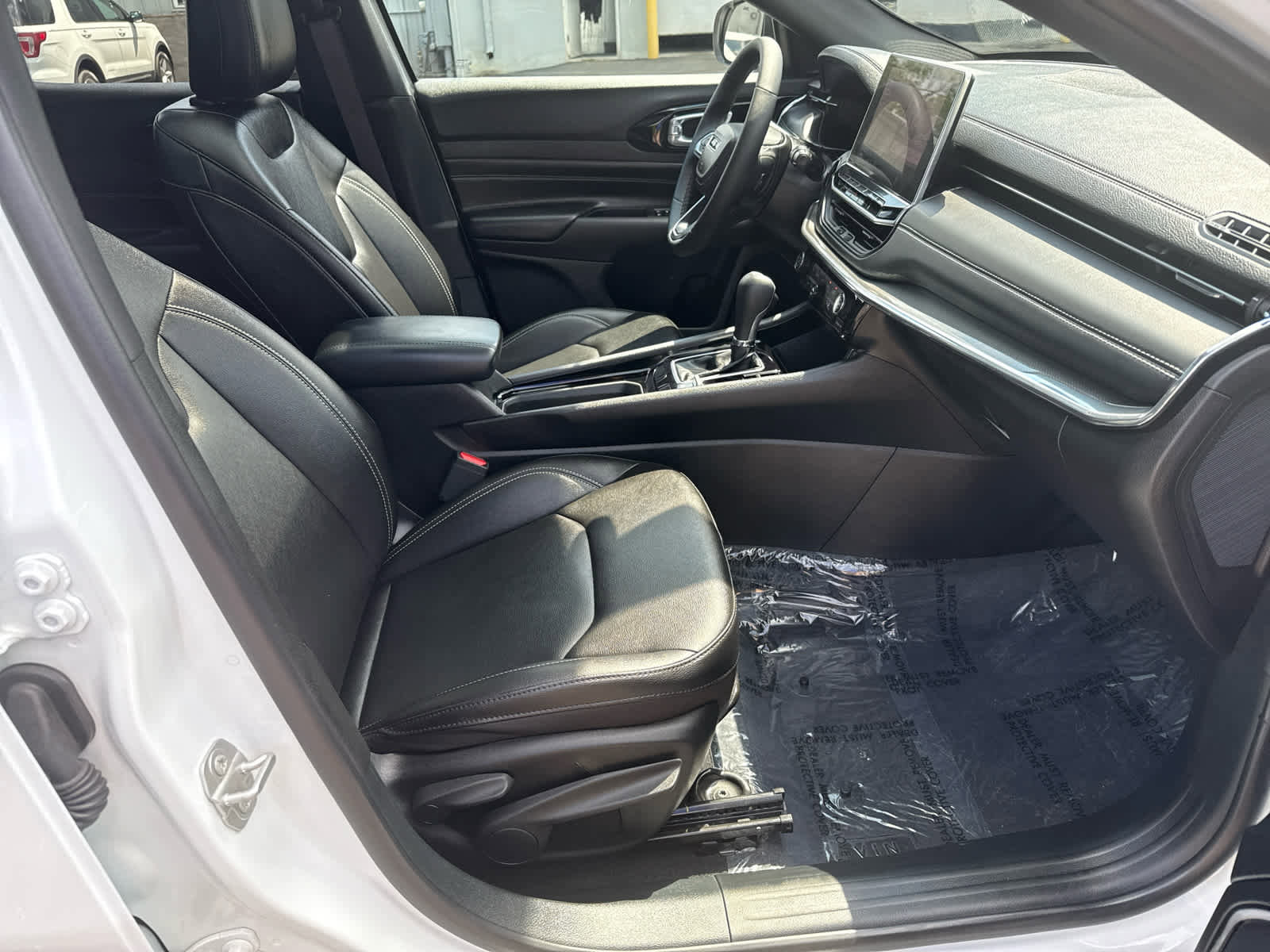 Used 2024 Jeep Compass Limited w/ High Altitude Package image 12