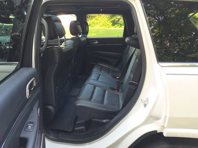 Used 2017 Jeep Grand Cherokee Overland w/ Jeep Active Safety Group AWD/4WD image 32