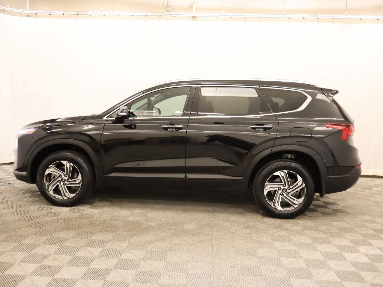 Used 2023 Hyundai Santa Fe SEL w/ Cargo Package image 3