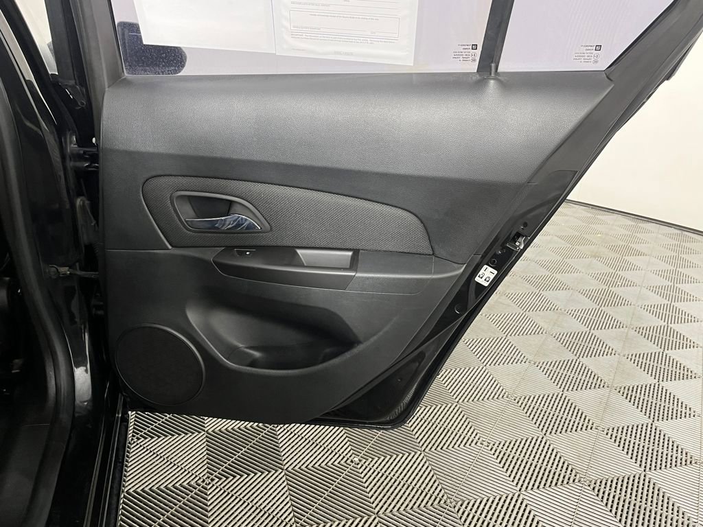 Used 2015 Chevrolet Cruze LT w/ Technology Package image 26