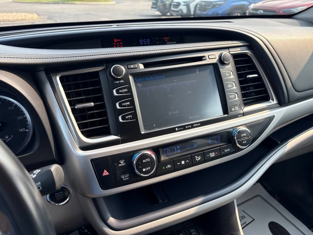 Used 2018 Toyota Highlander XLE AWD/4WD image 17