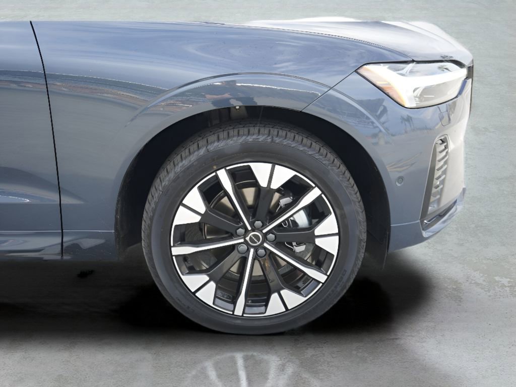 New 2026 Volvo XC60 B5 Plus w/ Protection Package Premier AWD/4WD image 3