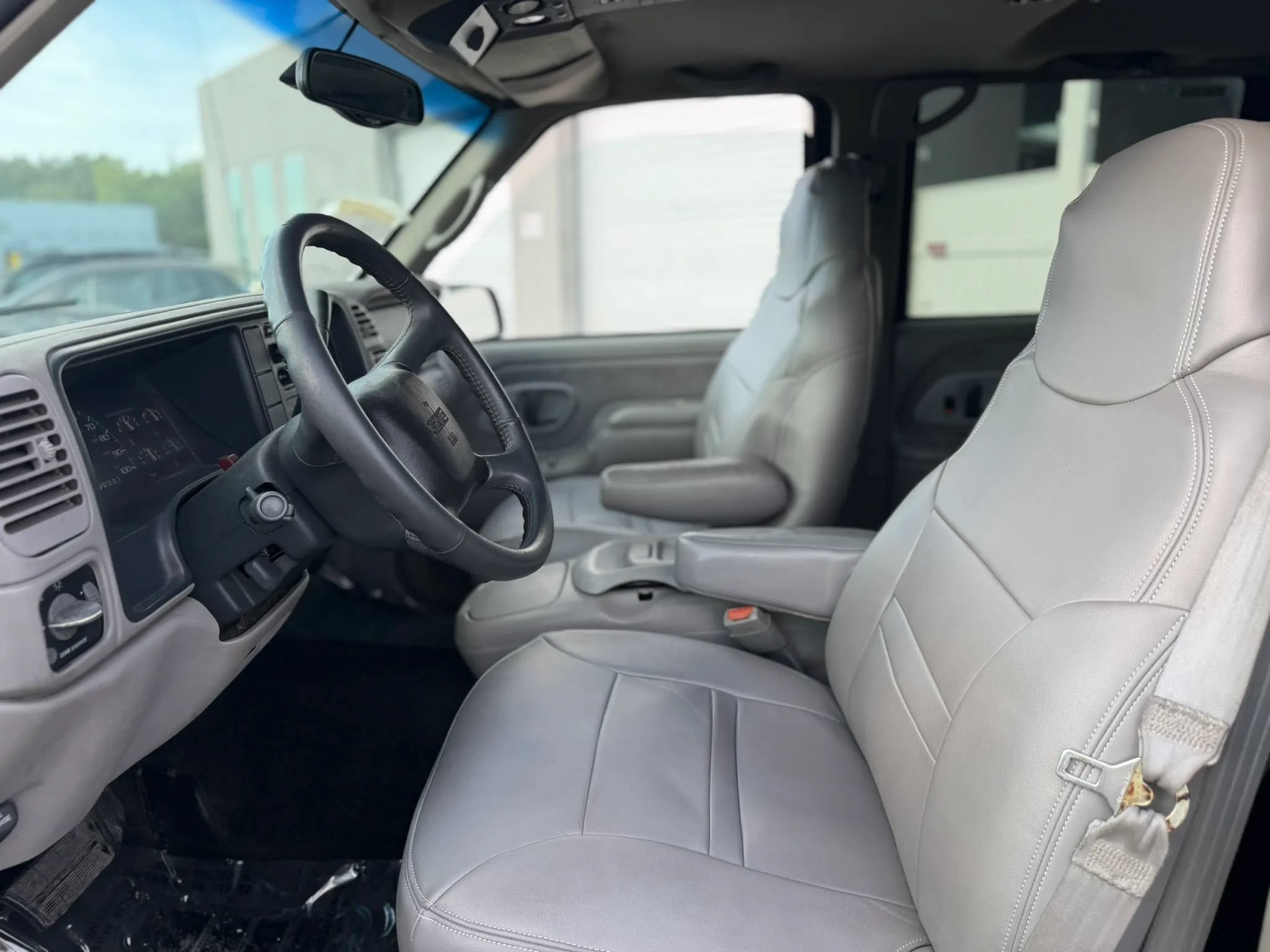 Used 1999 Chevrolet Tahoe Z71 w/ Preferred Equipment Group AWD/4WD image 13