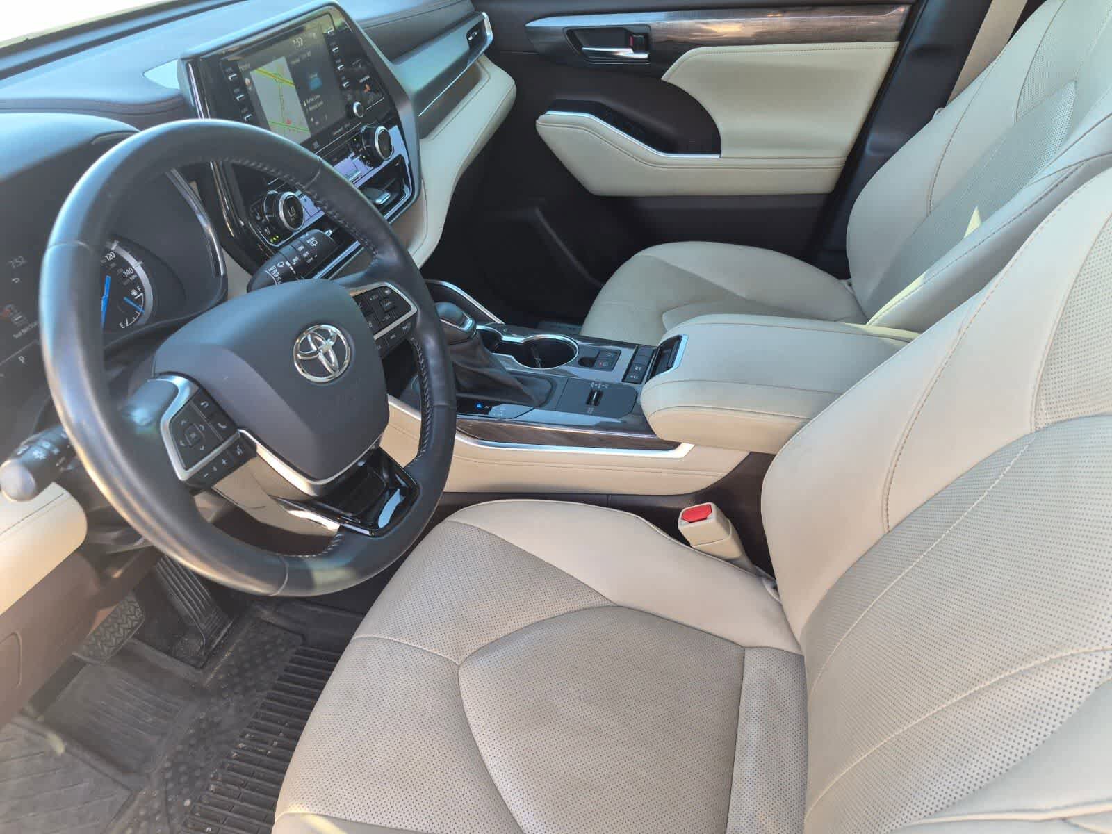 Used 2021 Toyota Highlander Limited FWD image 7