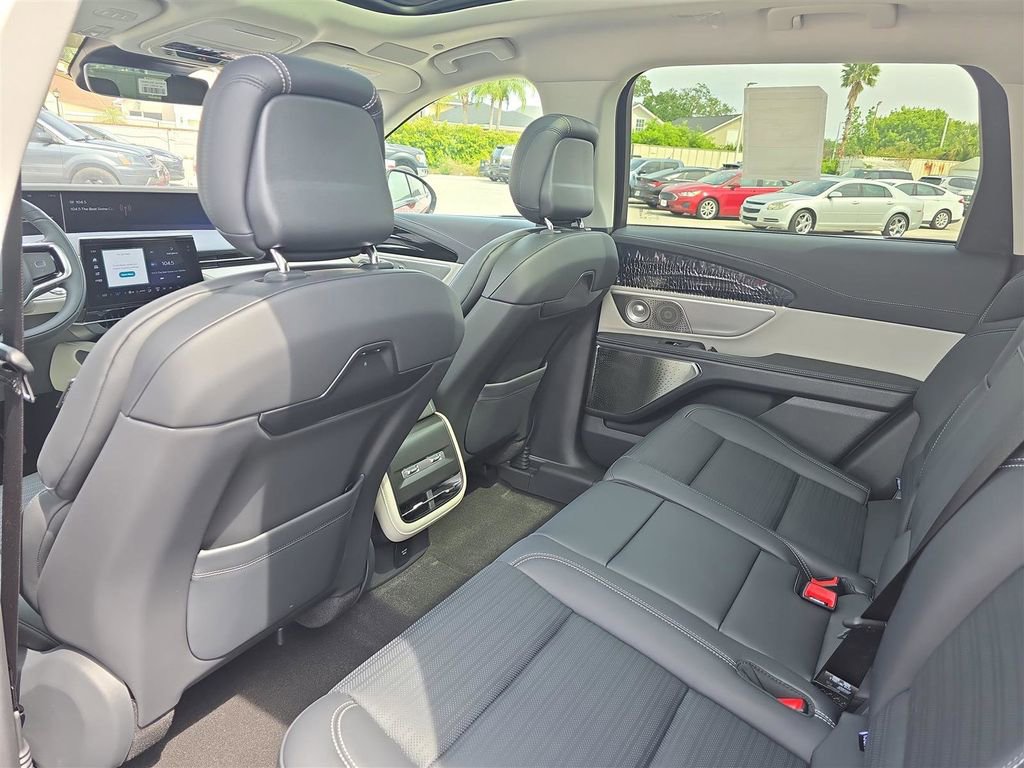 New 2025 Lincoln Nautilus Reserve image 13