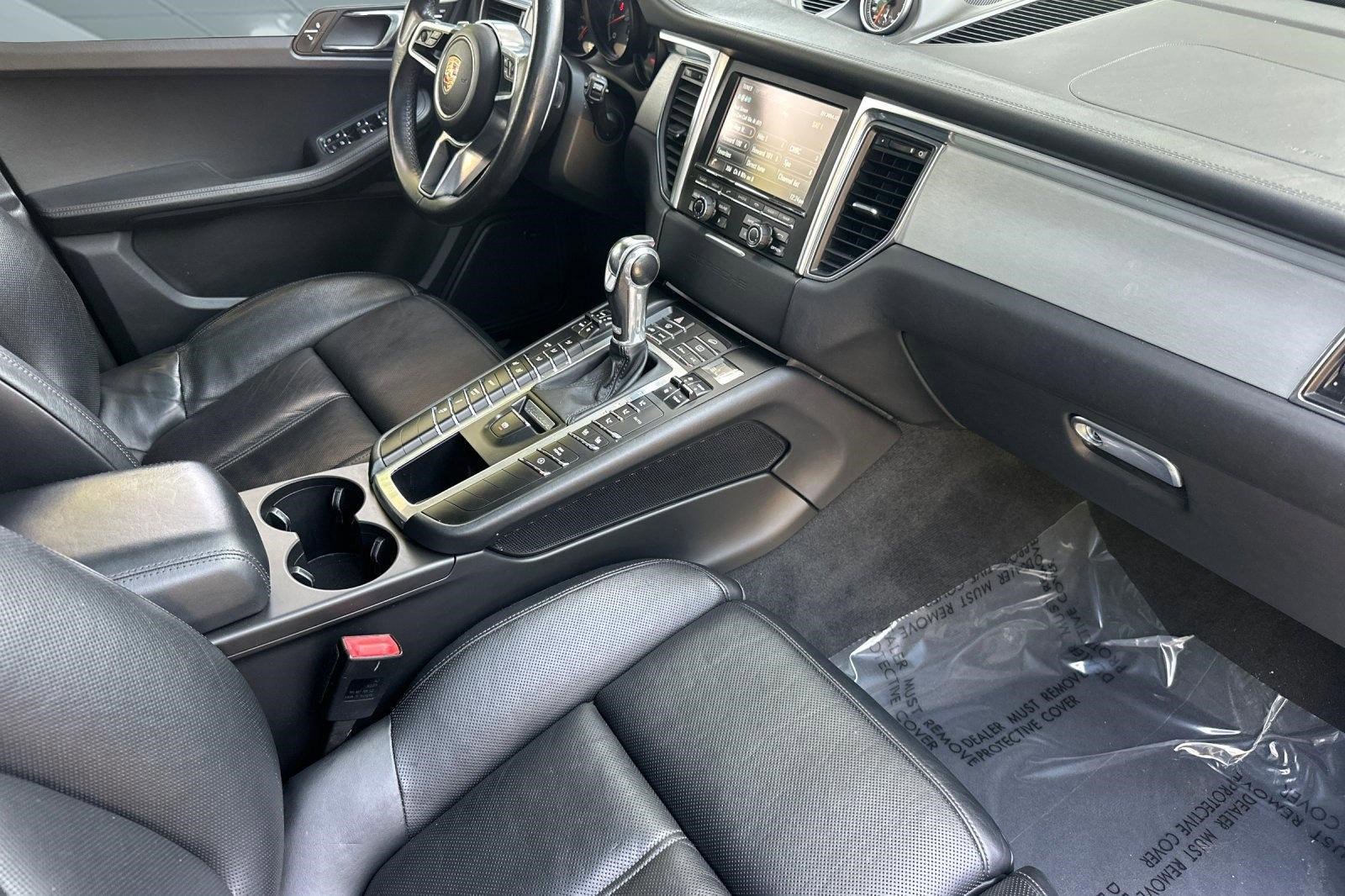 Used 2015 Porsche Macan Turbo AWD/4WD image 32
