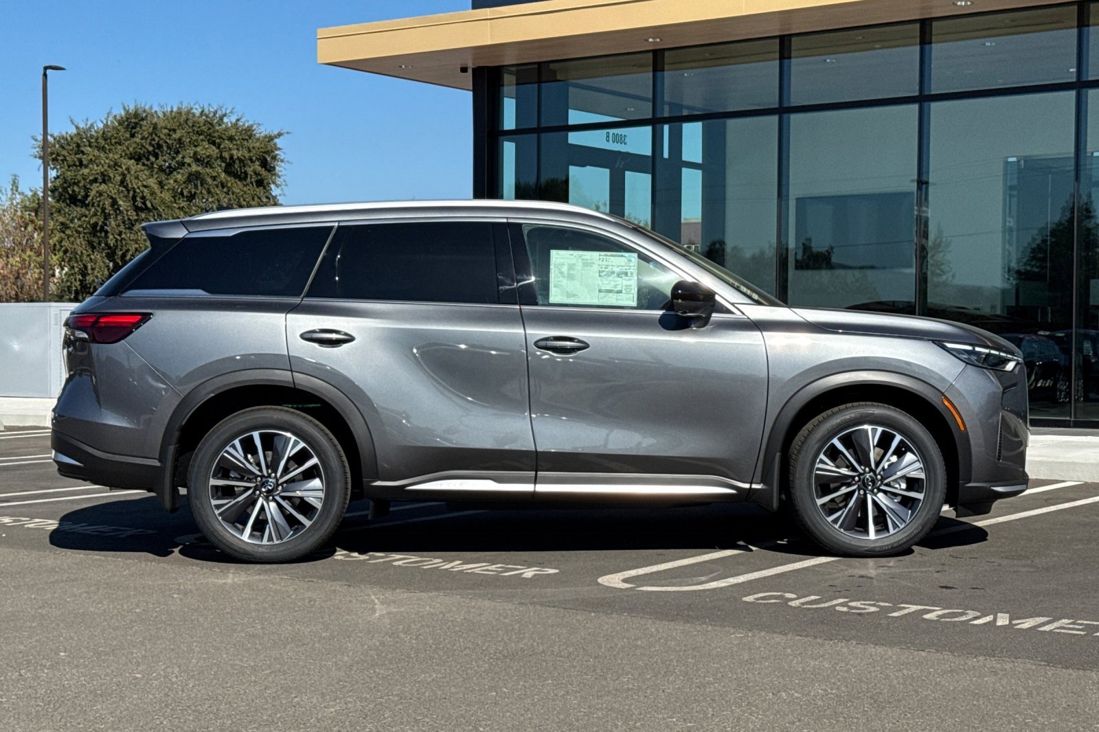 New 2026 INFINITI QX60 Luxe w/ Cargo Package image 6