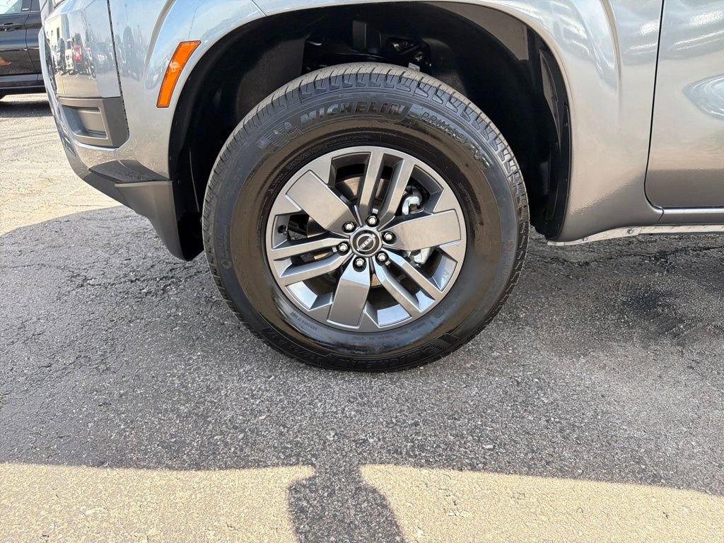 Used 2025 Nissan Frontier SV image 30