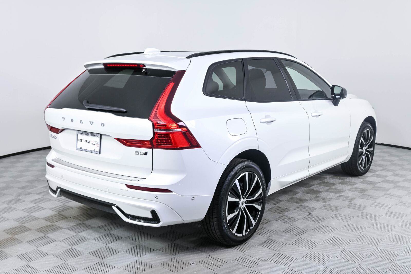 Certified 2025 Volvo XC60 B5 Plus w/ Protection Package Premier AWD/4WD image 26